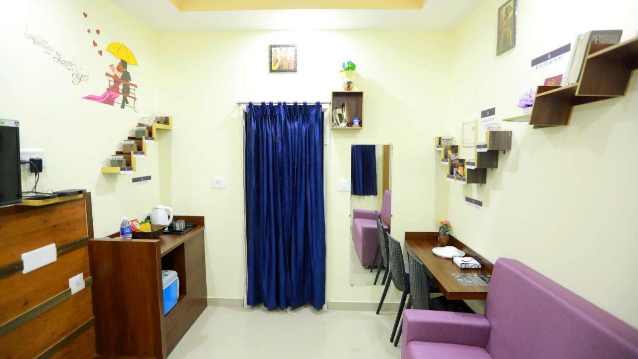 Base9 Cochin Airport Hotel Nedumbassery Extérieur photo
