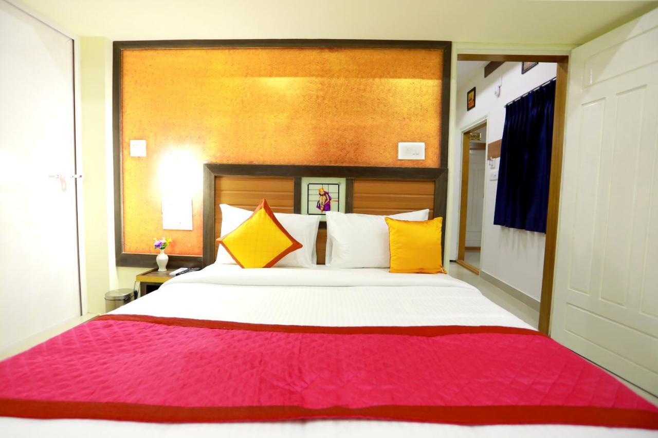 Base9 Cochin Airport Hotel Nedumbassery Extérieur photo